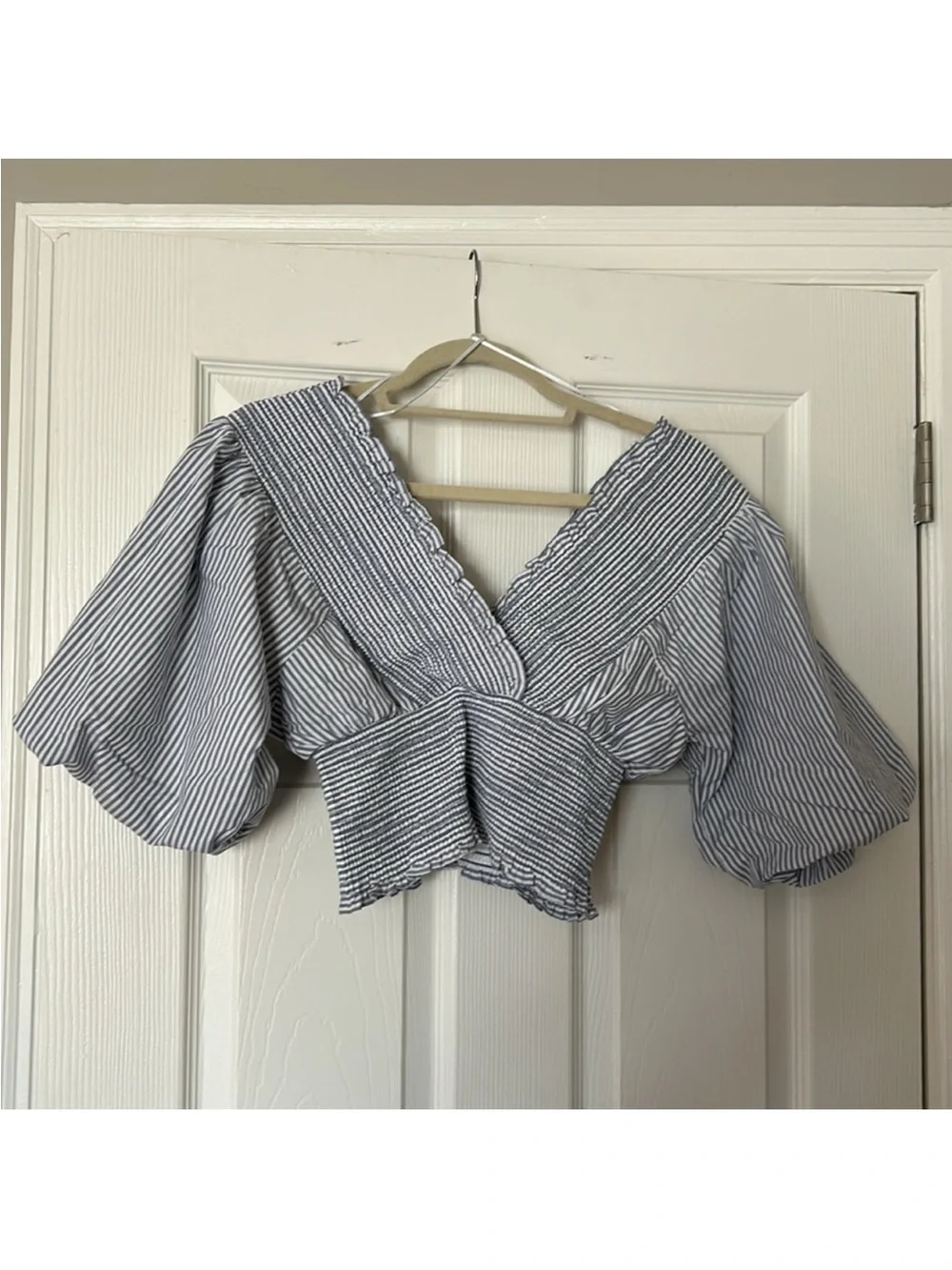 Abercrombie NWT blue striped Smocked Poplin Puff Sleeve Top
